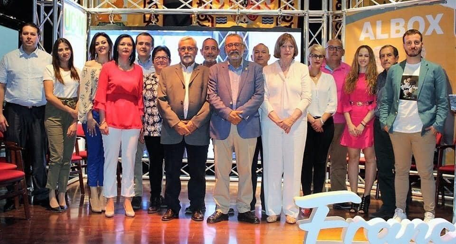 Francisco Torrecillas junto a su lista de UCIN durante la presentación de la candidatura.