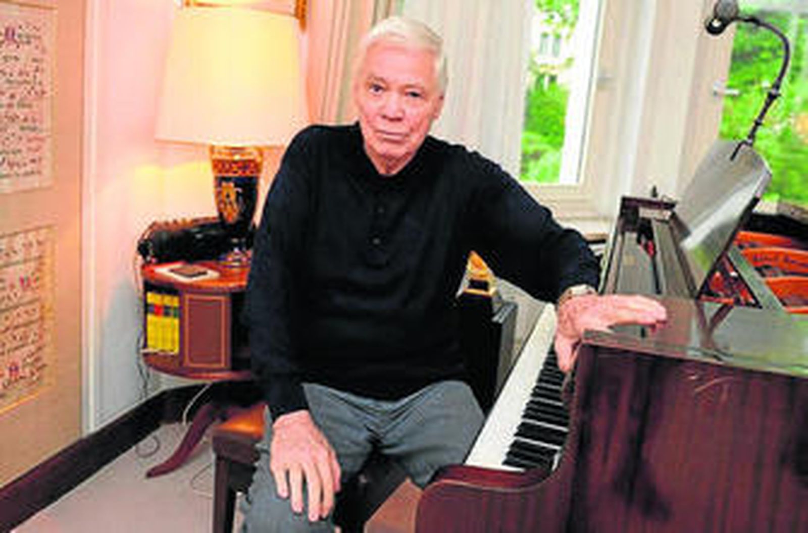 Una imagen del gran cantante lírico en su hogar.