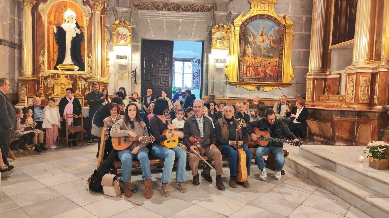 Las cuadrillas llenaron las calles de Huércal-Overa de baile, fiesta y diversión