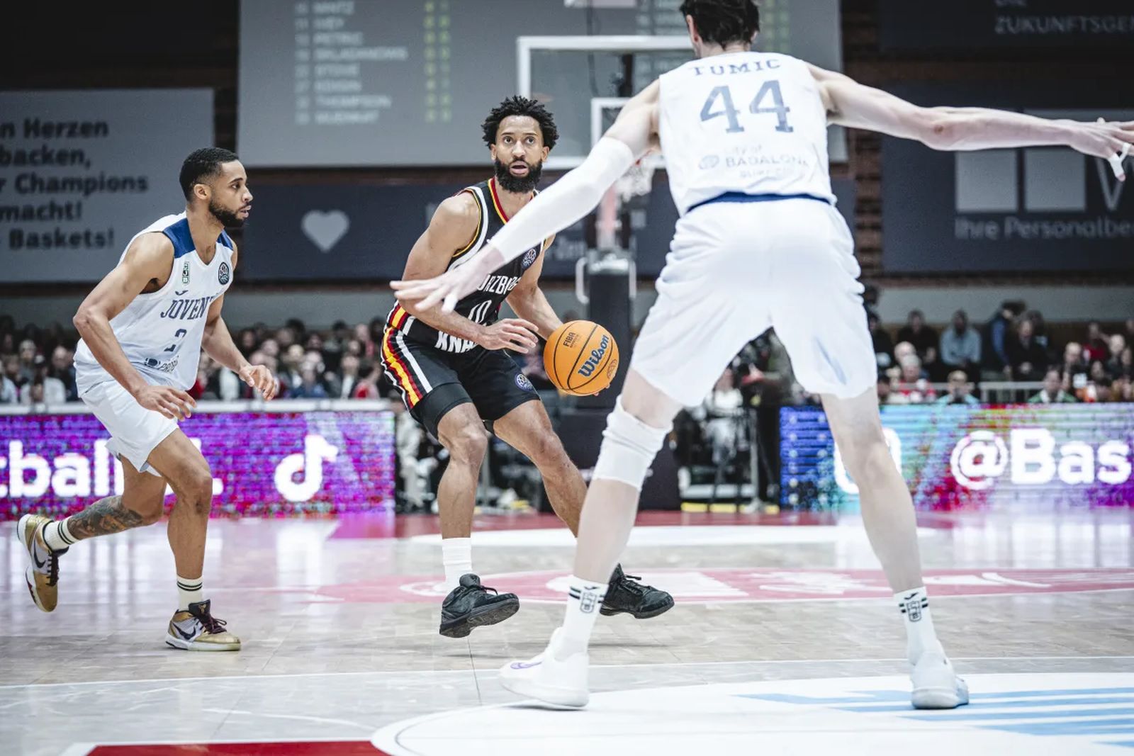 BCL: El Joventut marca el paso y el Unicaja le sigue