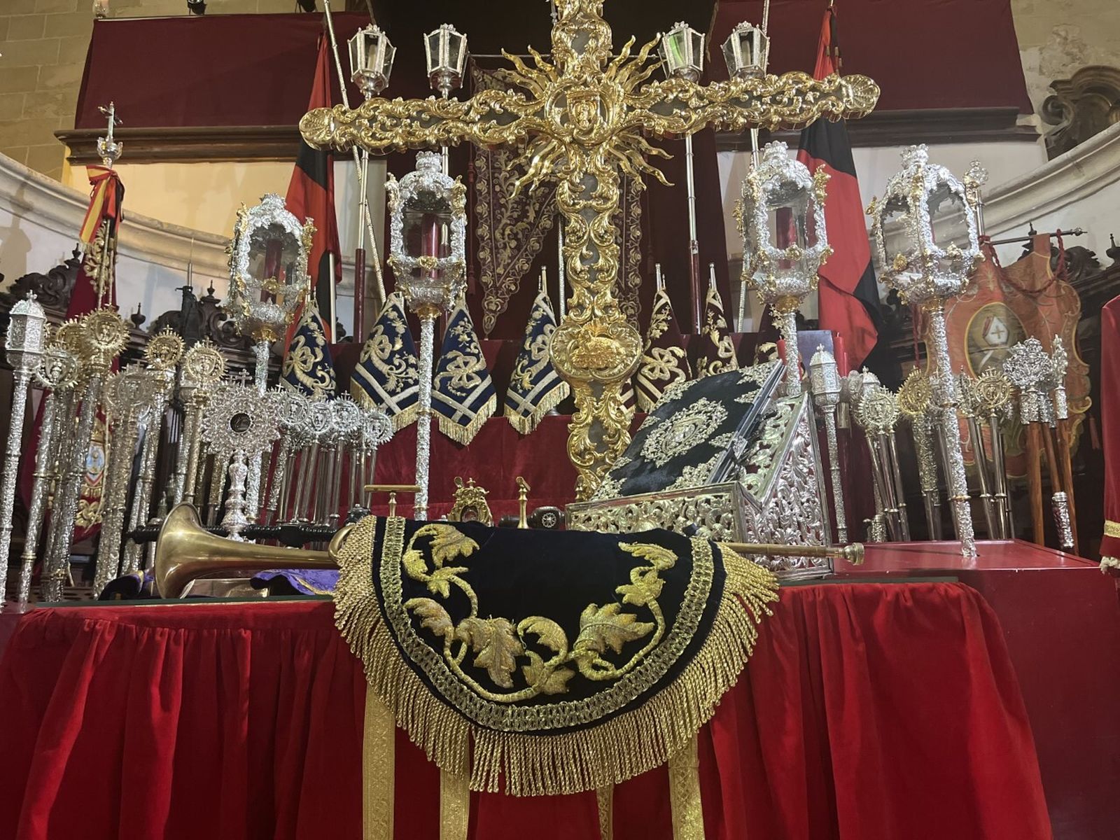 La trompeta saetera de los Judíos, en el altar de insignias.