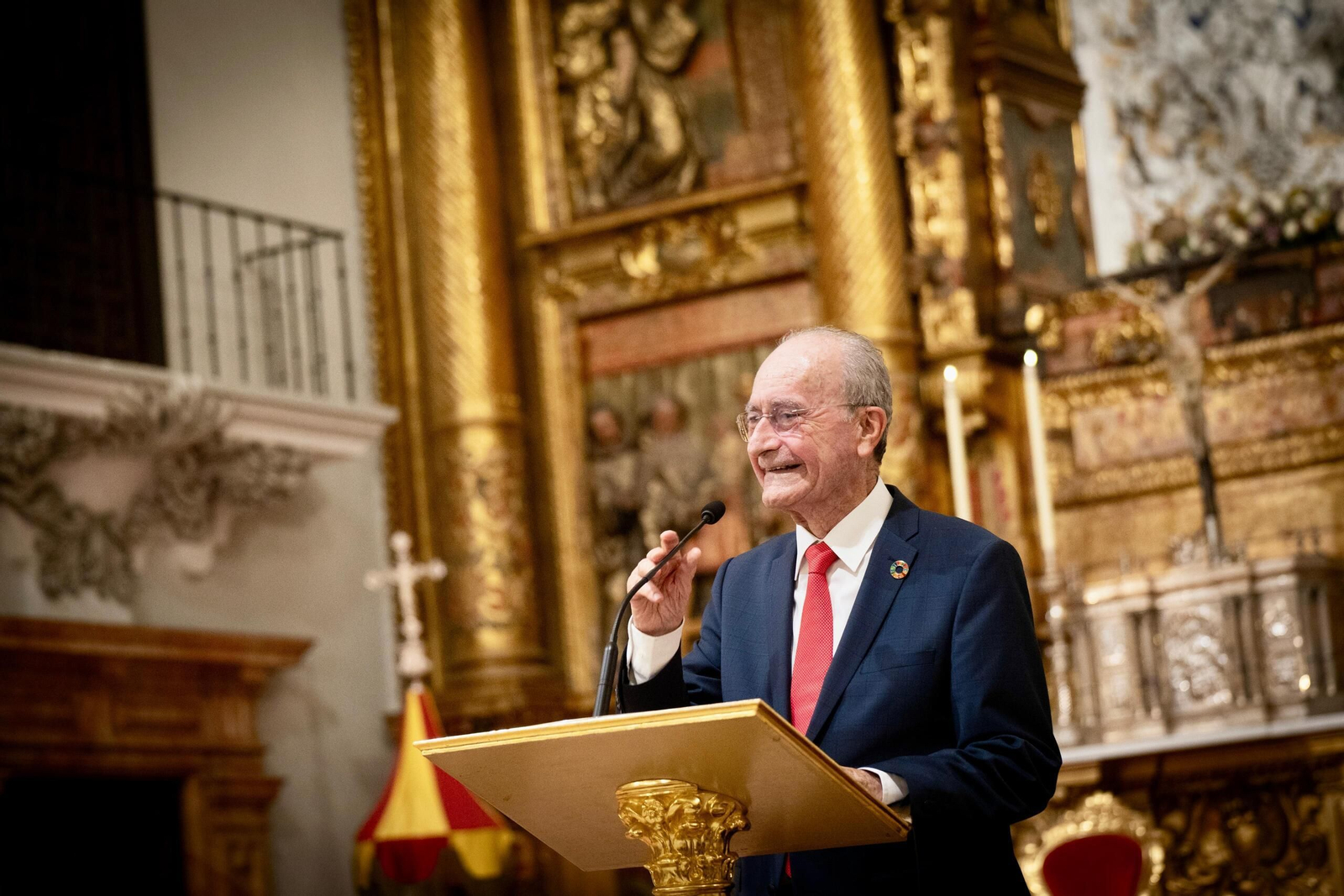 El Unicaja, con la Intercontinental, hace la ofrenda floral a La Victoria antes del arranque de curso