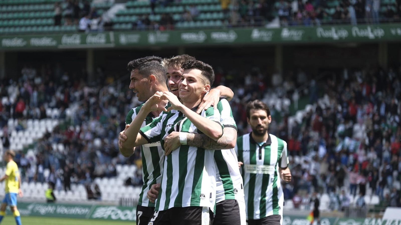 Luismi celebra un gol durante un partido de este curso.