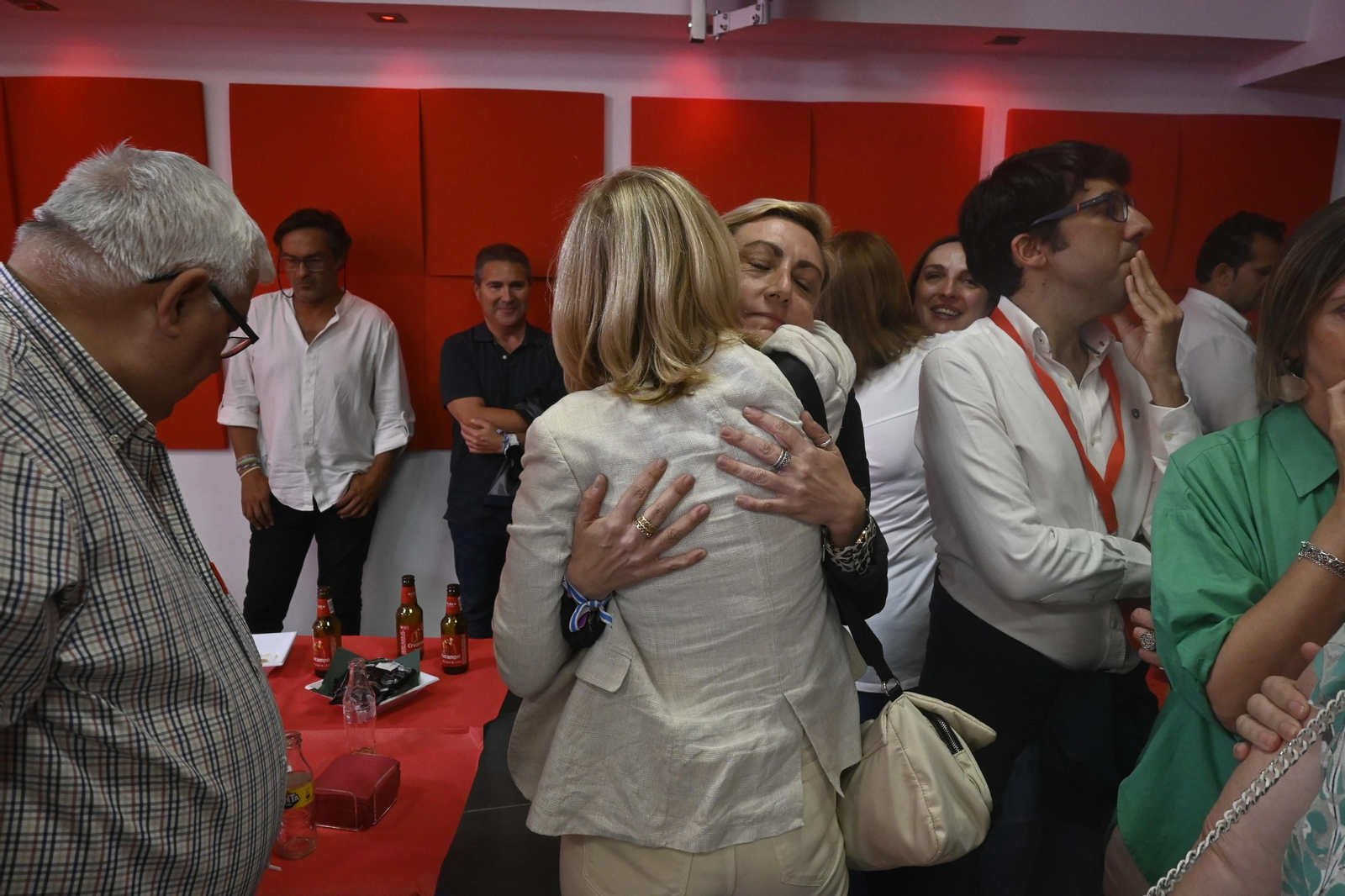 Imágenes del PSOE tras las elecciones municipales en Huelva