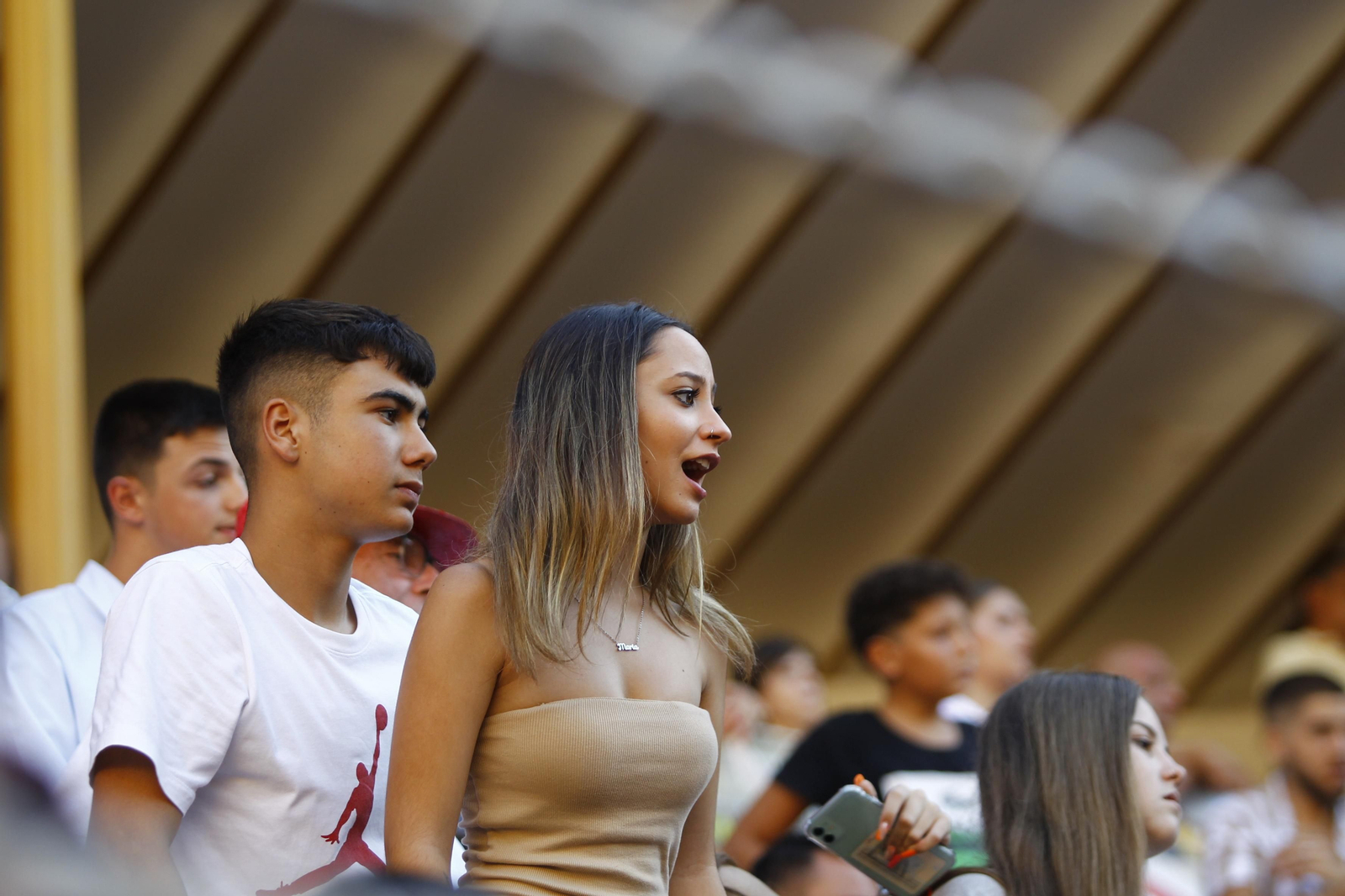 Imágenes del ambiente en la novillada organizada por la Escuela Taurina de Almería