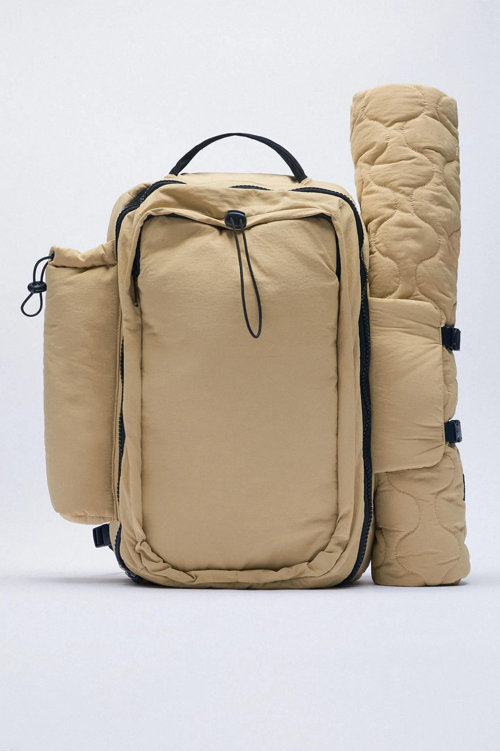 Mochila multisusos de Zara.