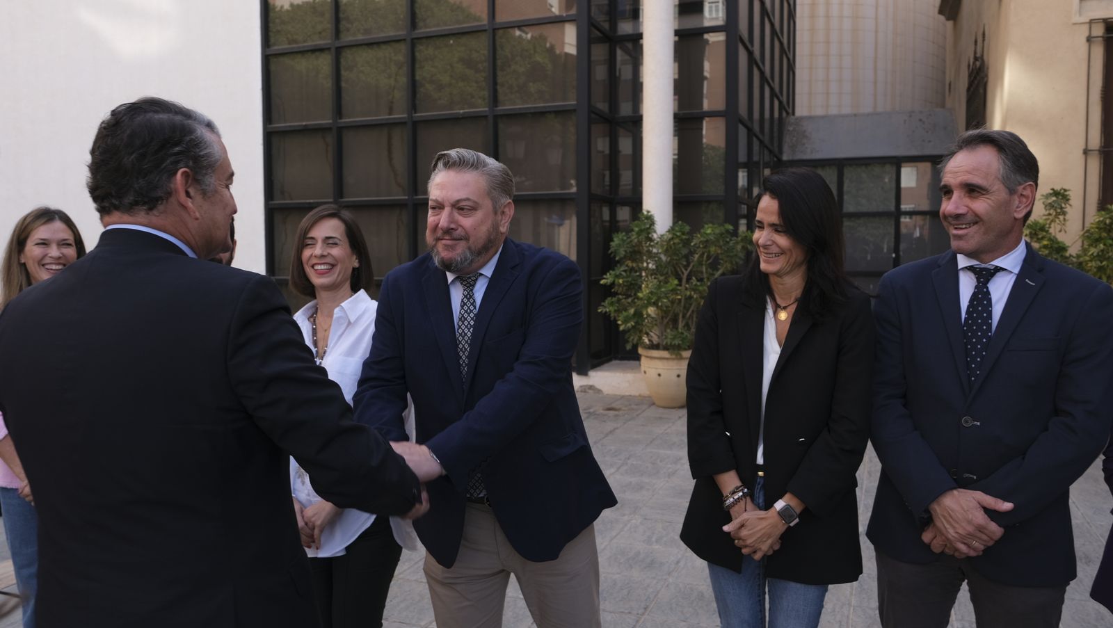 Imágenes de la visita del Consejero de Presidencia, Antonio Sanz, a la Alcaldía de Almería