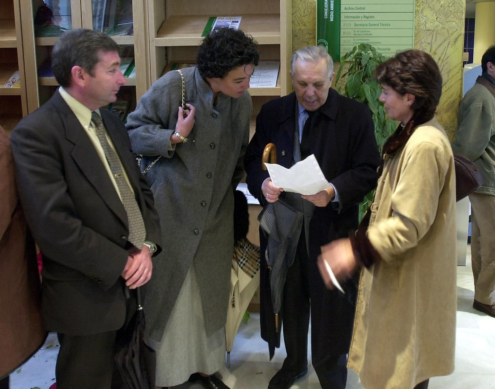 Reunión de Manuel Olivencia y José Luis Ballester con el equipo de la comisaría general de la EXPO 92