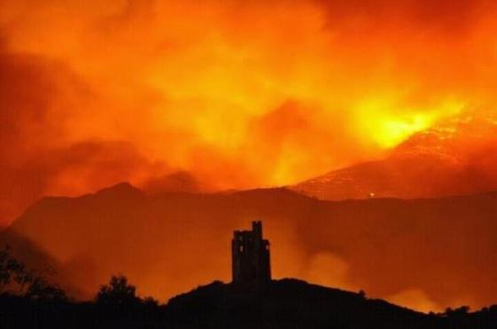 Imágenes del incendio de la Costa del Sol

Foto: EFE/ Reuters/ Lectores