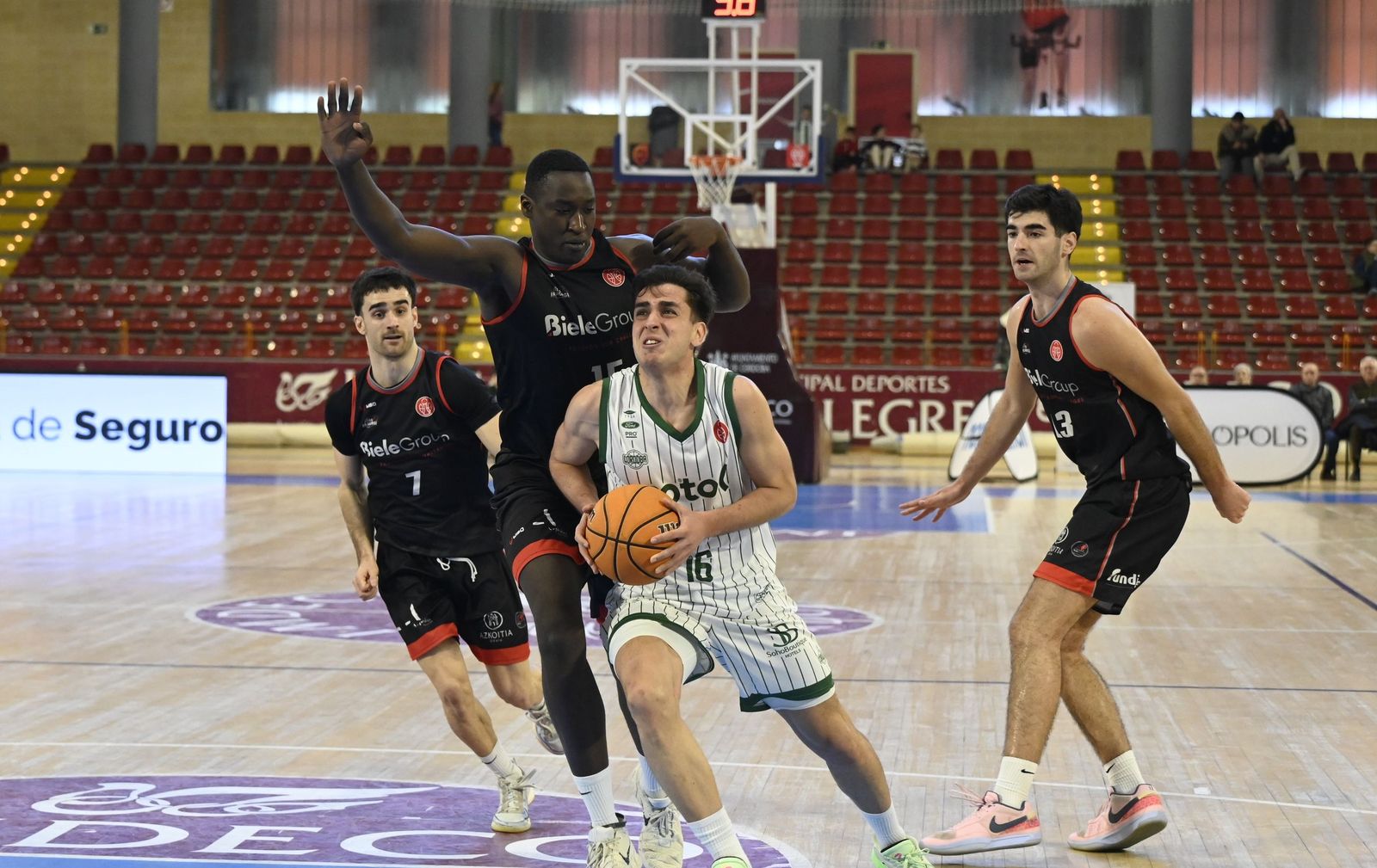 Las mejores fotos del ambiente en Vista Alegre para el Coto Córdoba - Biele Iraurgi