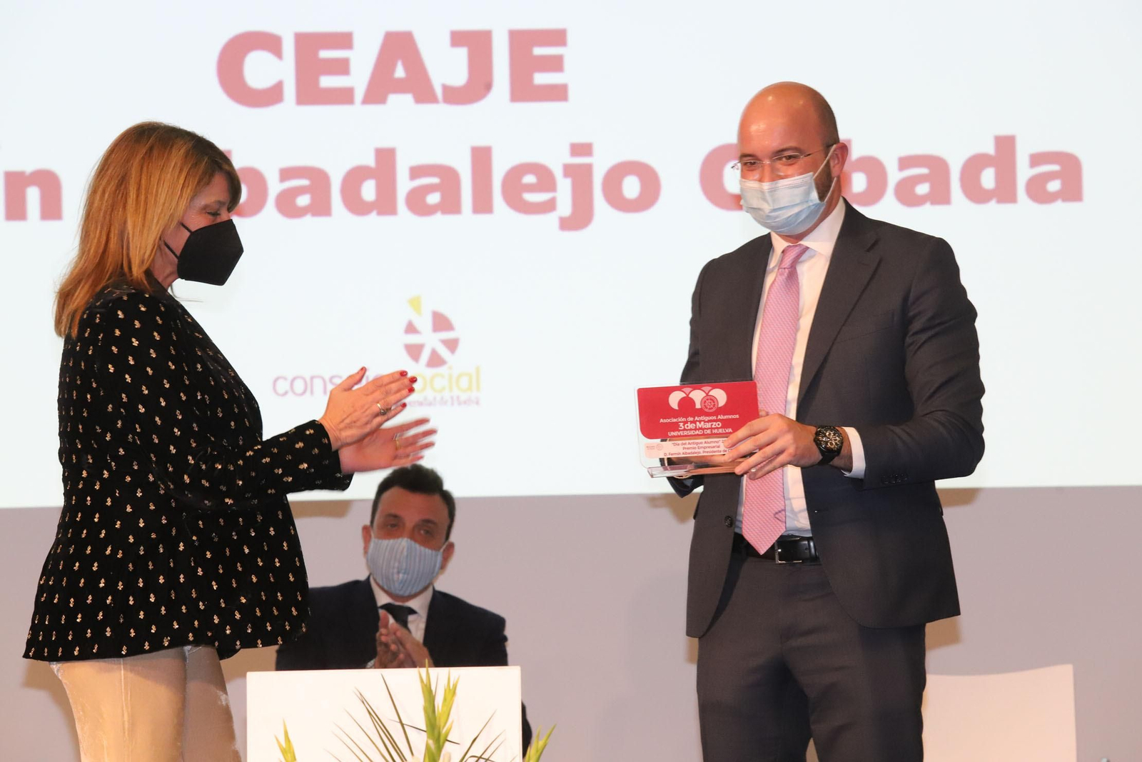 Imágenes de la entrega de premios de la Asociación de antiguos alumnos 3 de Marzo de la Universidad de Huelva