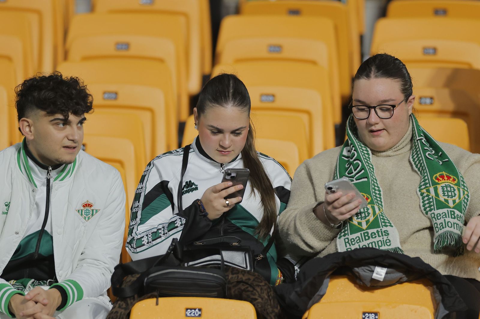 Buscate en las fotos del Betis - Feyenoord