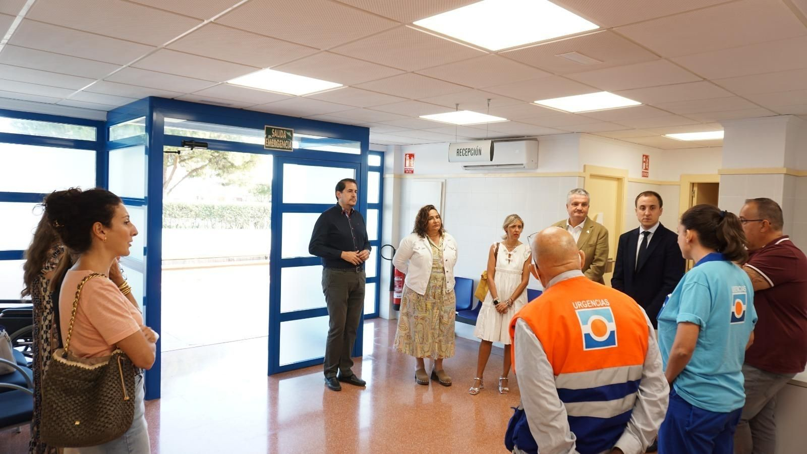 Momento de la visita al consultorio médico.