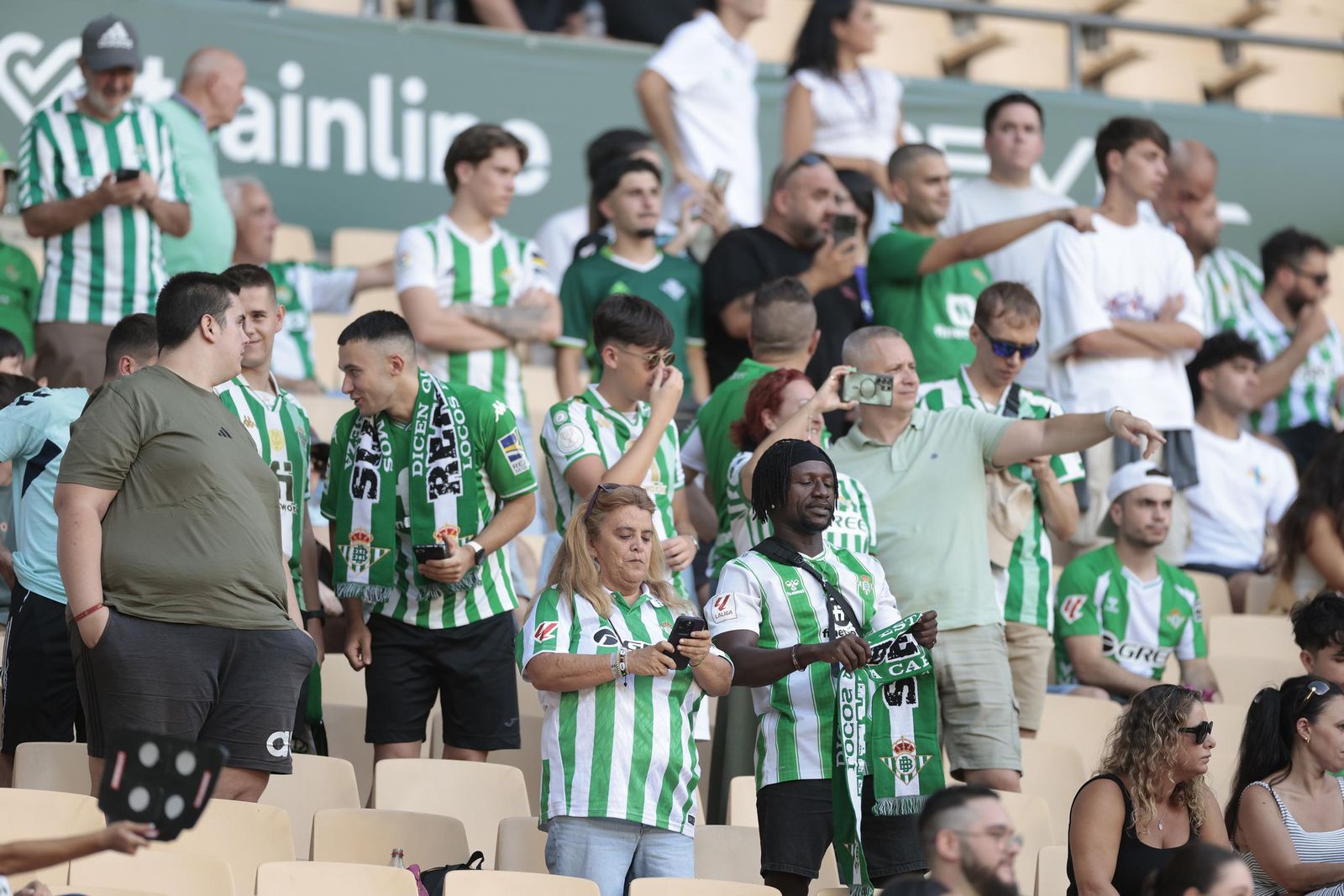 Búscate en las fotos del Betis - Athletic Club