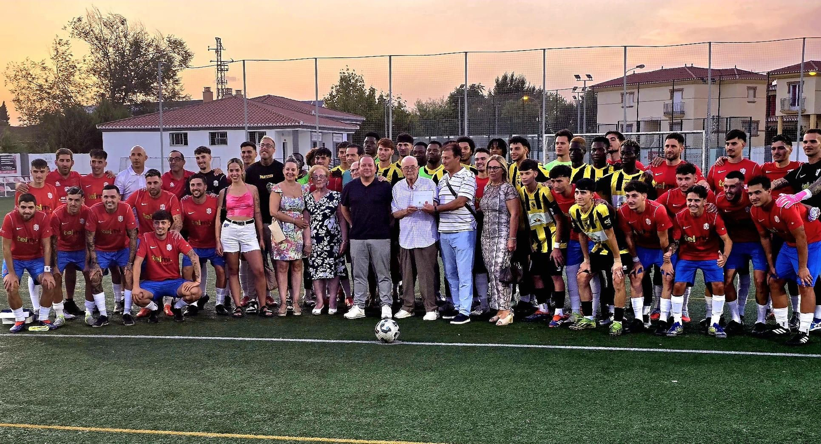 Los protagonistas tras el partido-homenaje