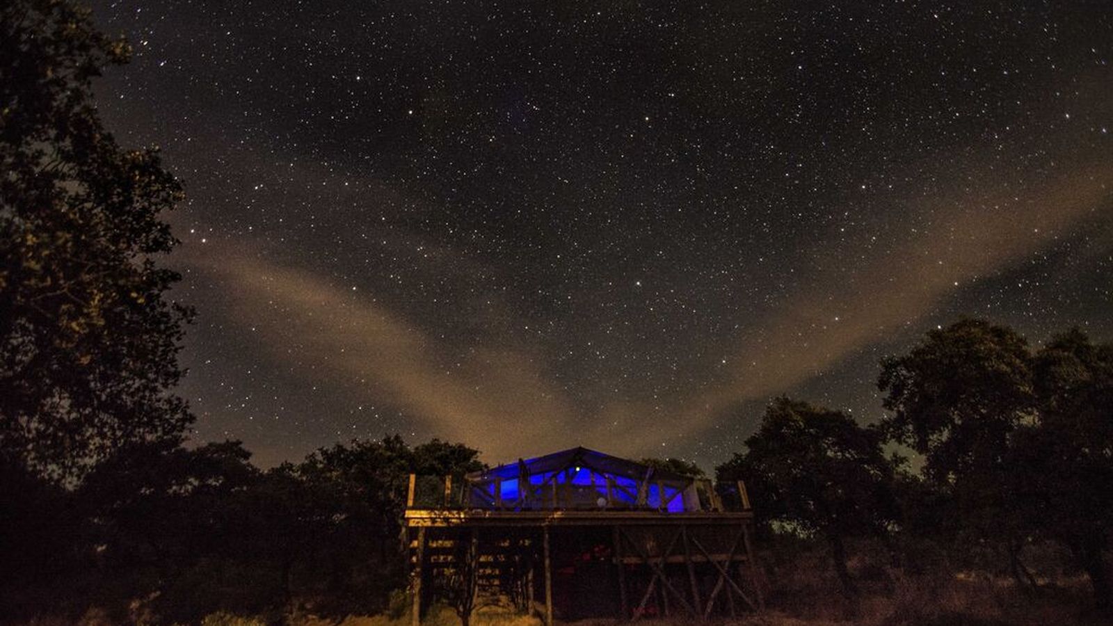 La inmensidad de los cielos estrellados de Sierra Morena es perfectamente visible desde cualquiera de sus alojamientos