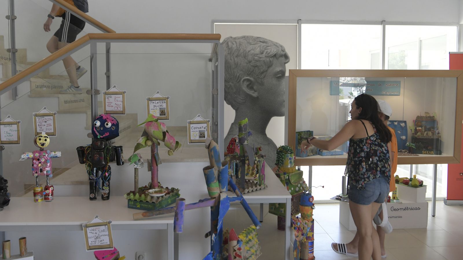 Exposición del colegio Isabel la Católica de la Zubia