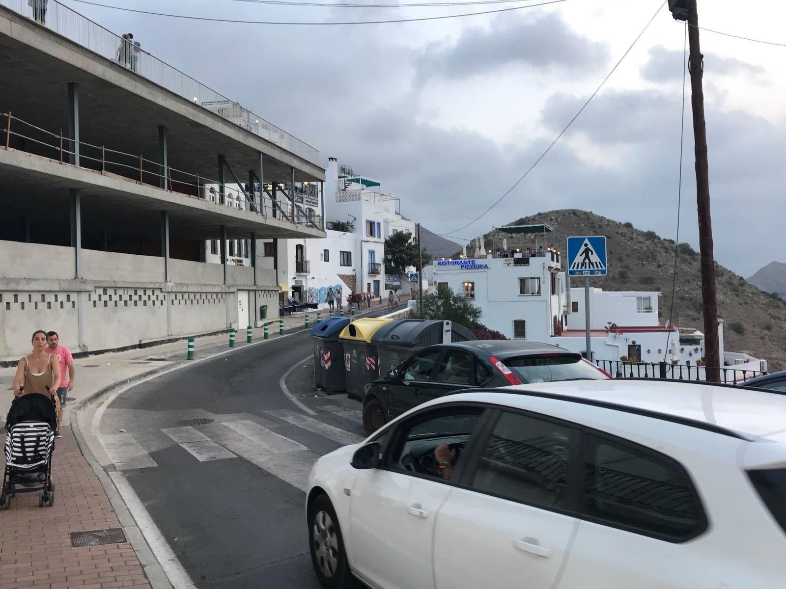 La Avenida París, que va a ser ampliada, lleva hasta el corazón del pueblo de Mojácar.