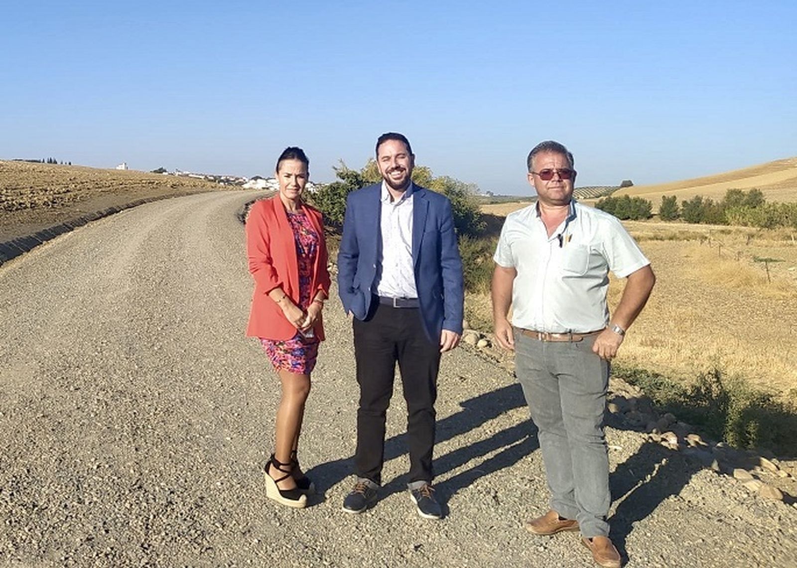 Manuel Olmo y Rosario Alcalde, en el camino De la Torvisca.