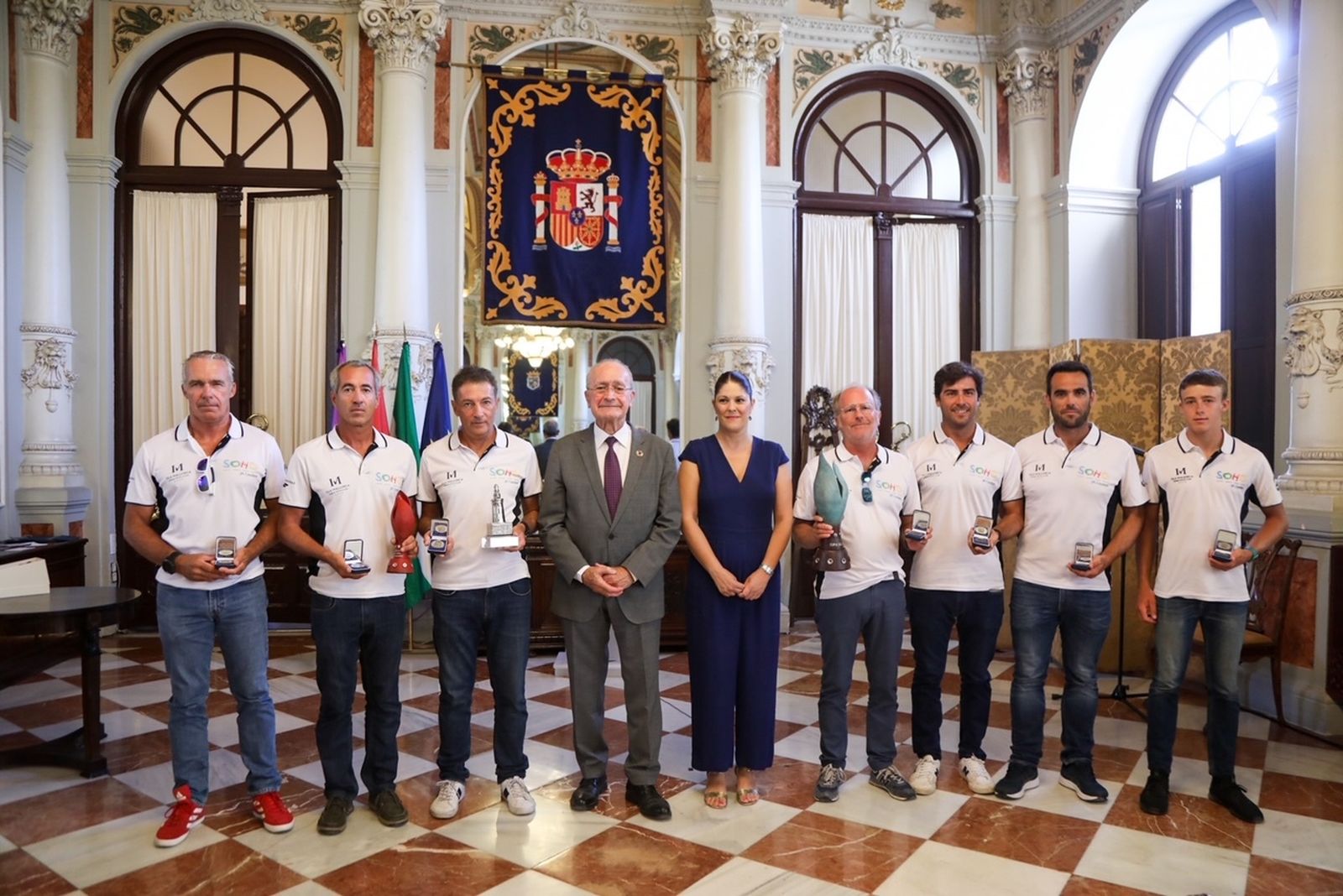 La tripulación del Teatro Soho Caixabank junto a Francisco de la Torre y Noelia Losada.