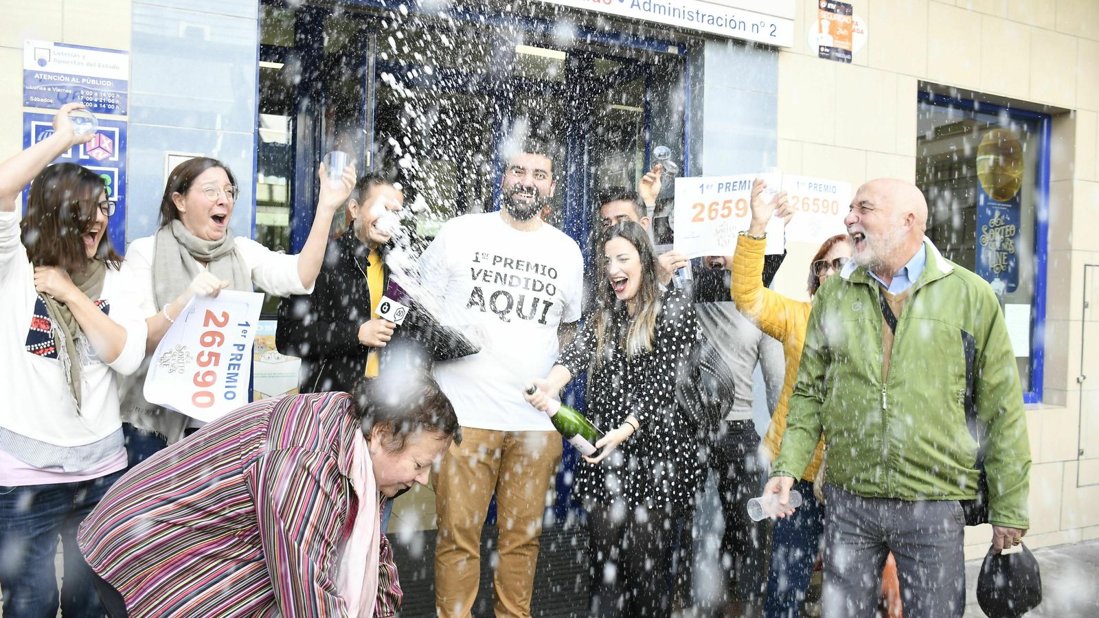 Celebración por todo lo alto en Alicante por la fortuna del Gordo.