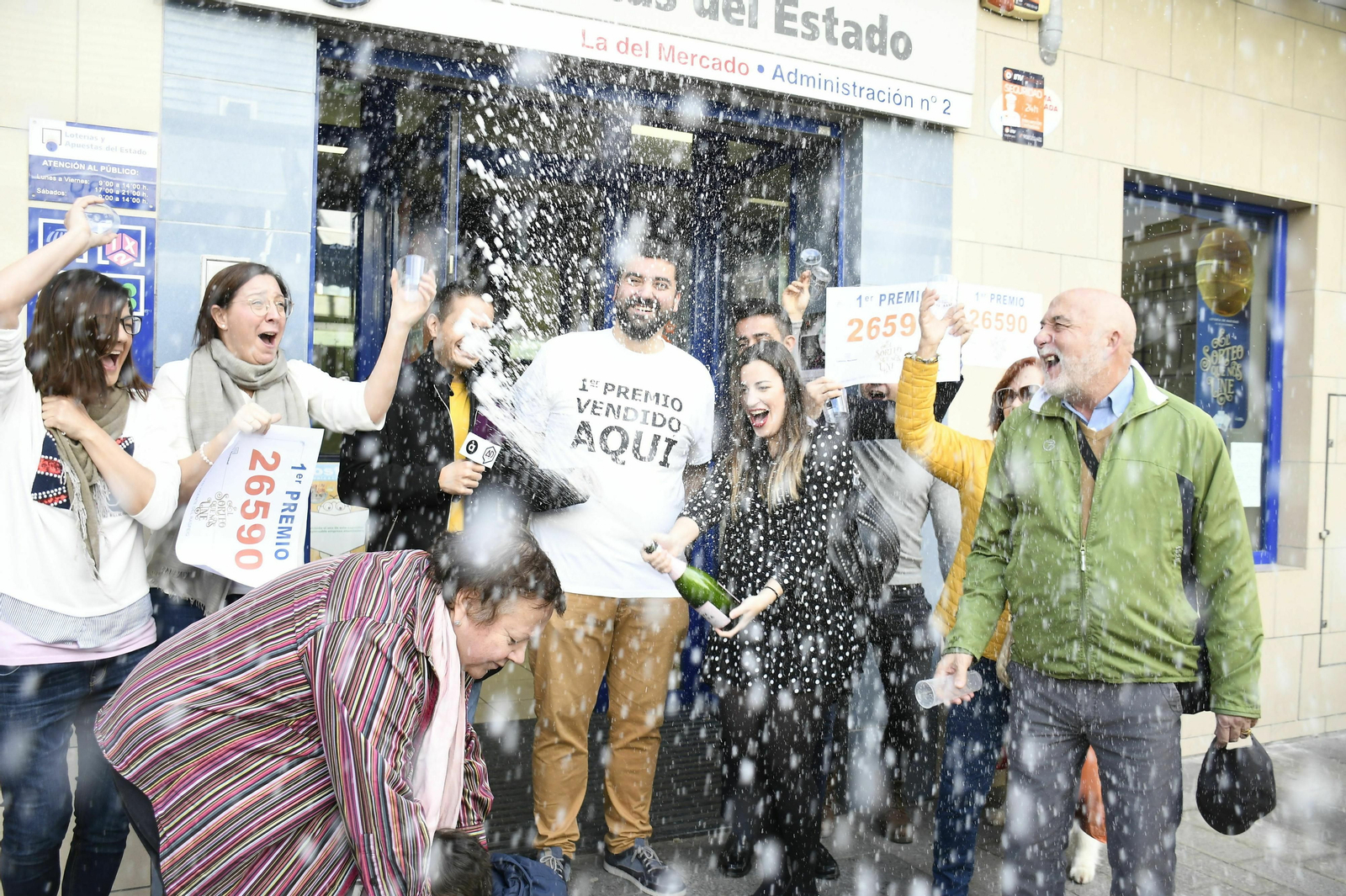 Celebración por todo lo alto en Alicante por la caída del Gordo.