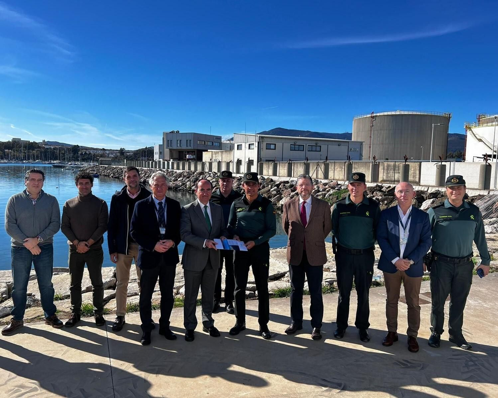 Visita de las autoridades al nuevo muelle para la Guardia Civil en la dársena de El Saladillo, en enero de 2024.