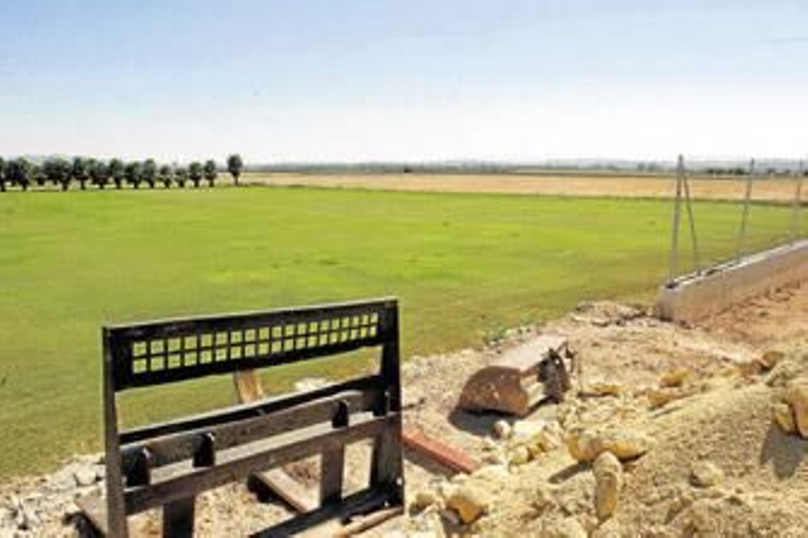 Terrenos del sector Dehesa de Siles 2, el espacio que se barajan como posible ubicación de zona franca en Jerez y situados junto al PTA. /Pascual