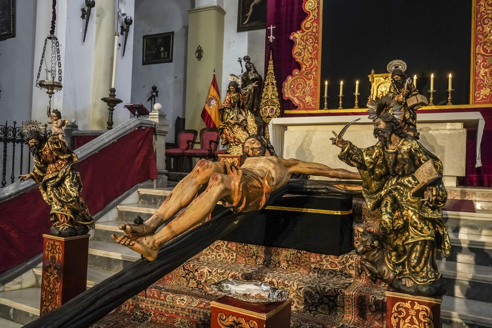 El besapiés al Cristo de los Favores, en imágenes