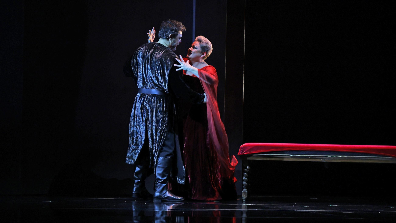 Imágenes de la ópera Macbeth en el Teatro Villamarta de Jerez