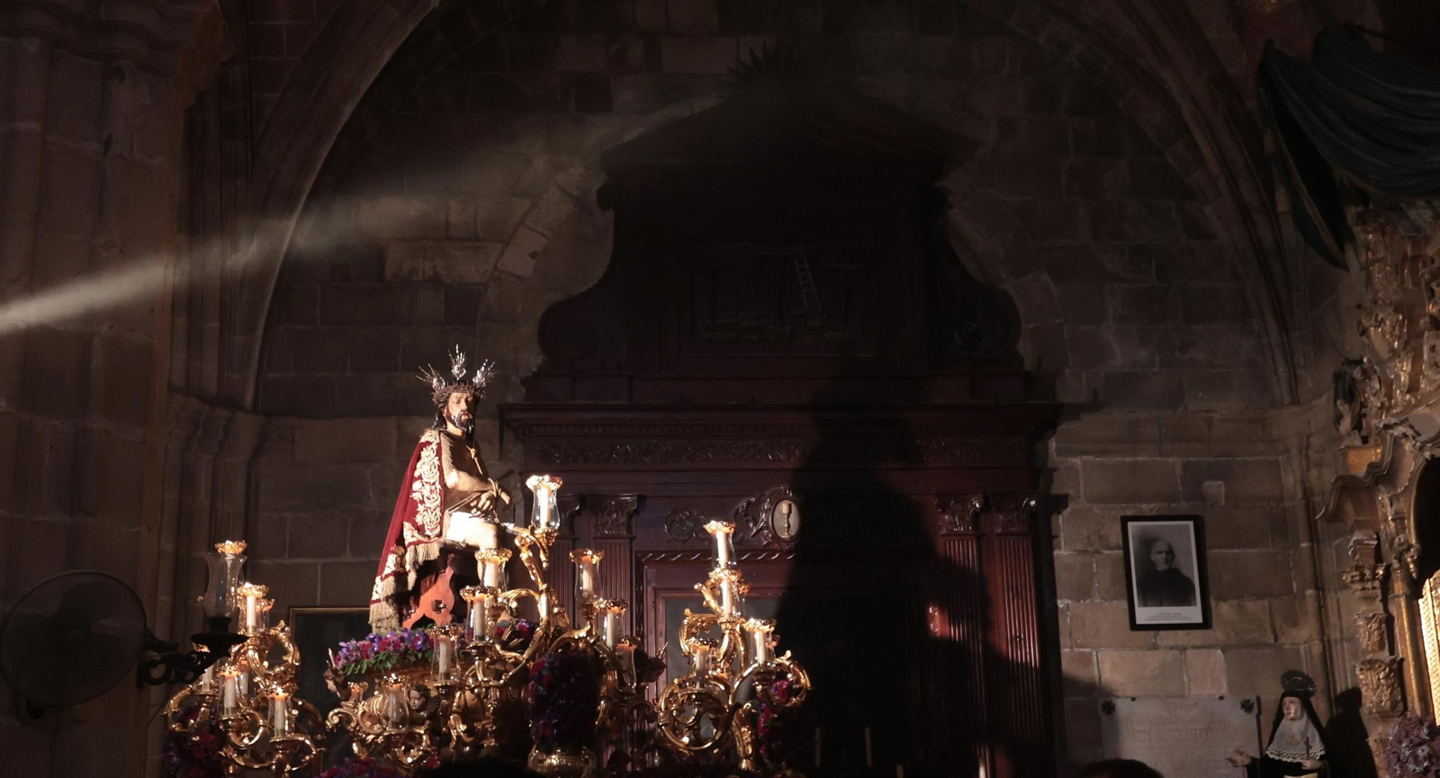 Viacrucis de las Hermandades con el Señor de la Coronación en Jerez