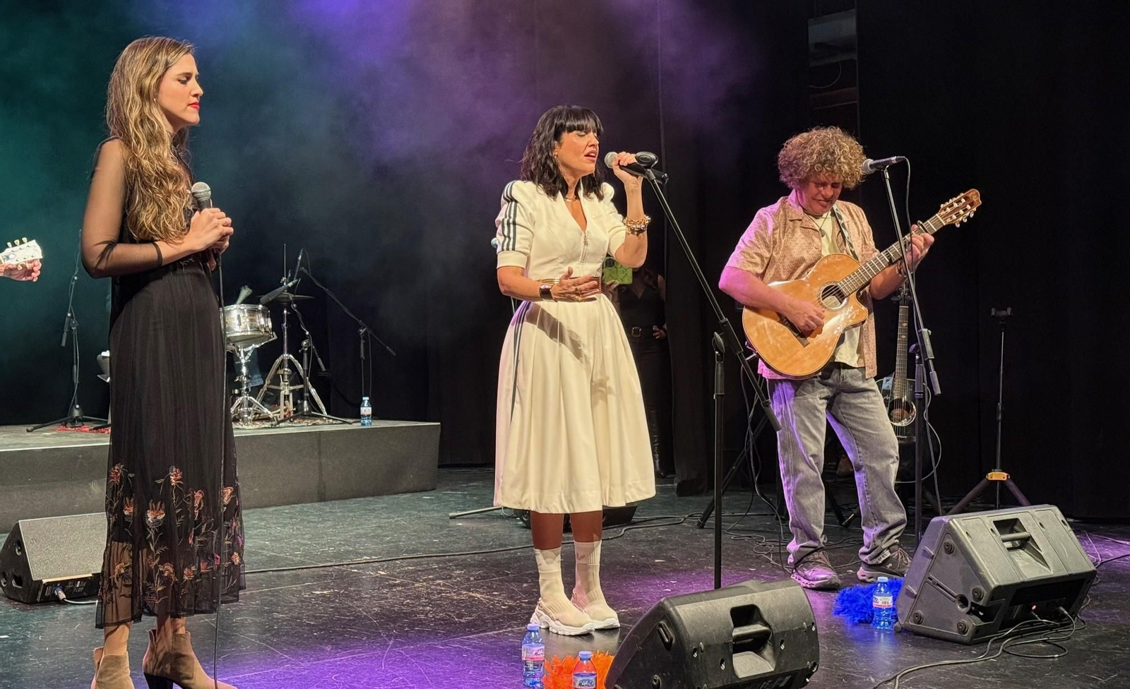 Carmen Muyor junto a Fini Torres y Antonio ‘El Caracoles’ en el Teatro Apolo.