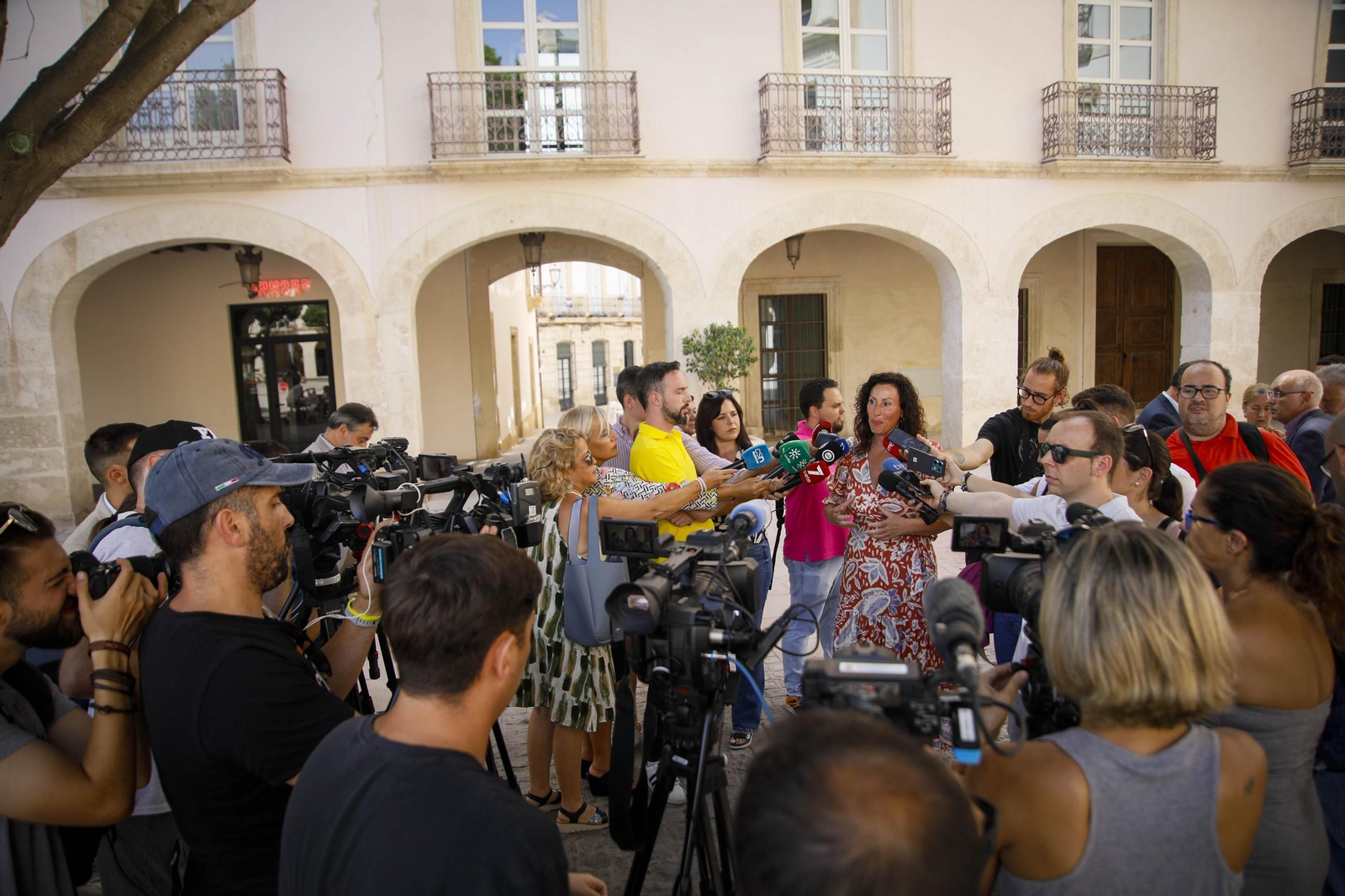 Placa de memoria histórica en el monumento de los coloraos, en imágenes