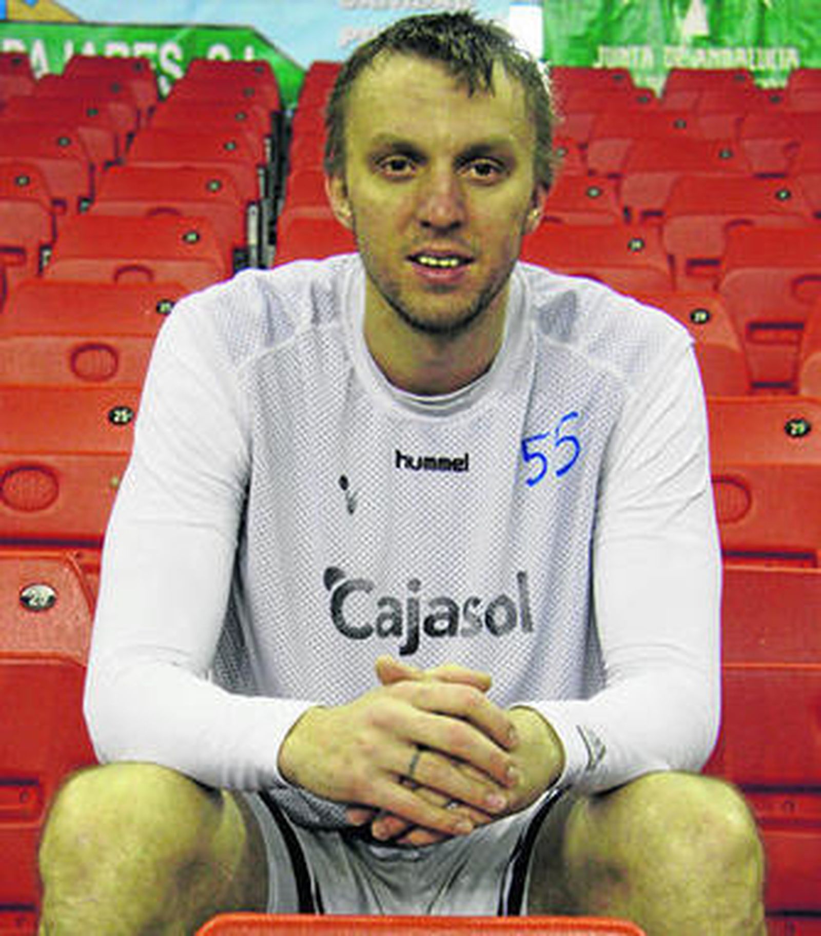 Savanovic, posando durante su etapa en el Cajasol.