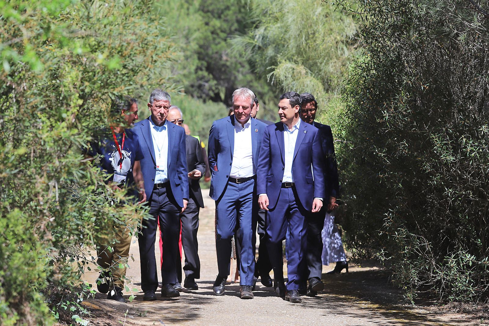 El presidente de la Junta de Andalucía Juanma Moreno visita la Laguna Primera de Palos (Huelva)