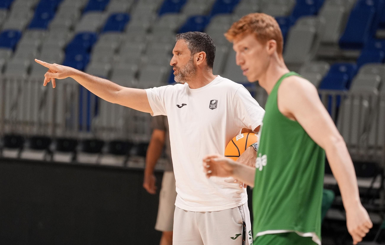 El Unicaja prepara el duelo ante el Barça con 14 jugadores