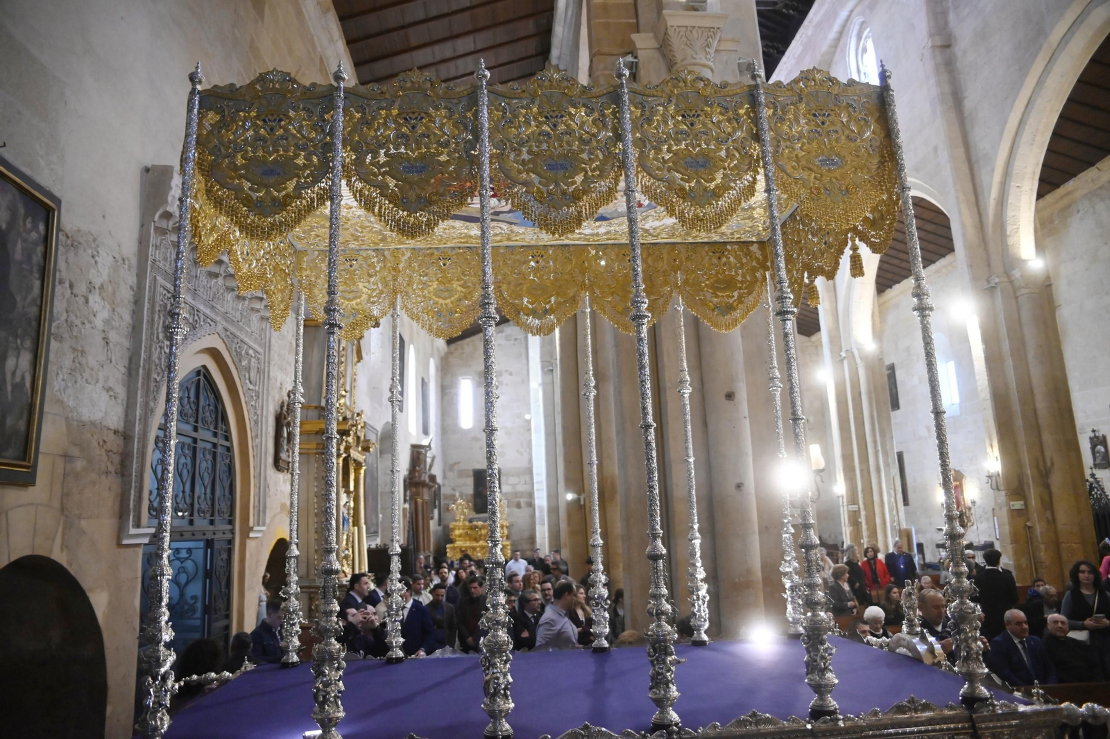 Las mejores imágenes del nuevo palio de la Virgen de la Alegría de Córdoba
