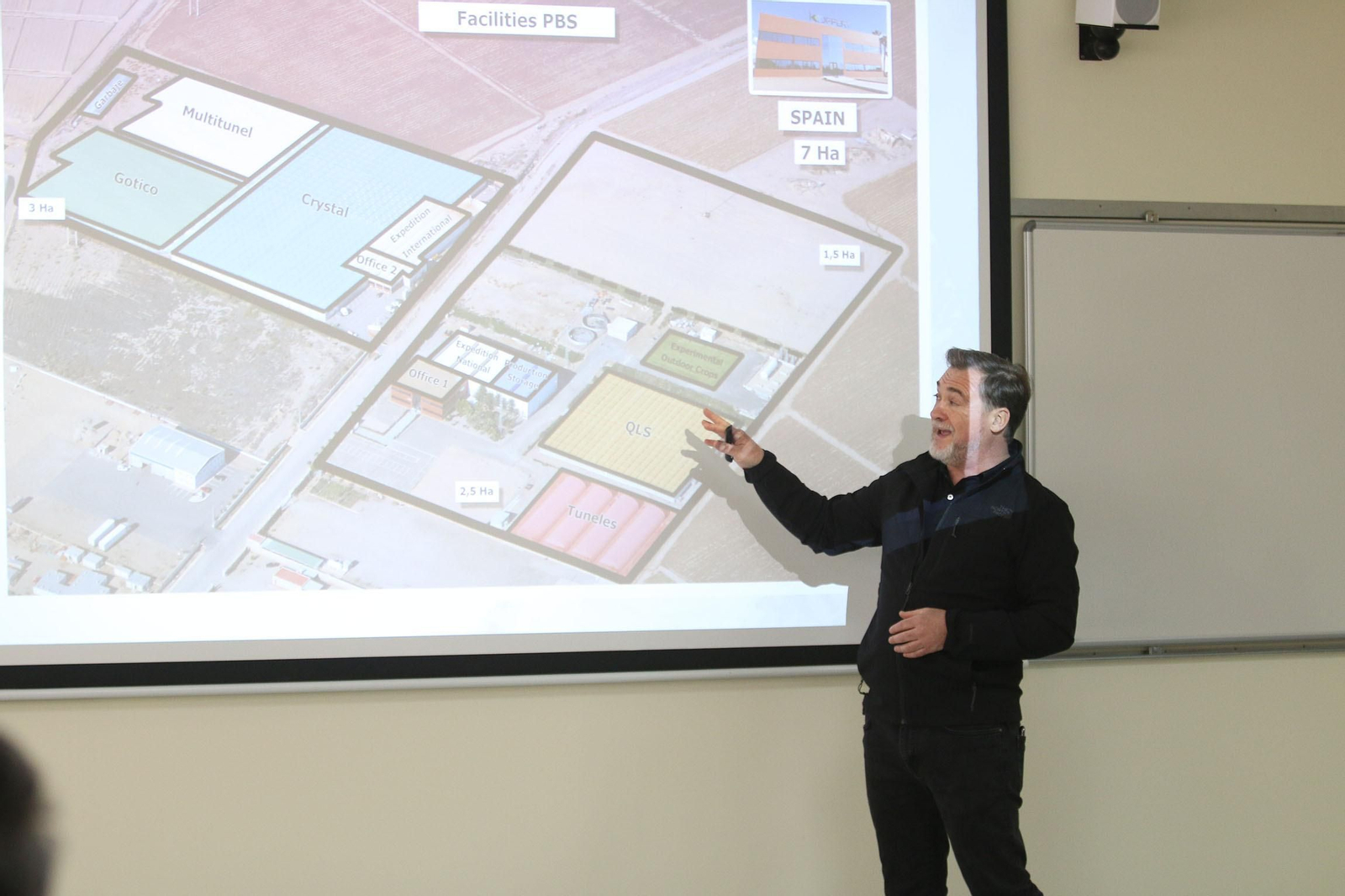 Fotogalería de la visita guiada a las instalaciones de Koppert en Águilas