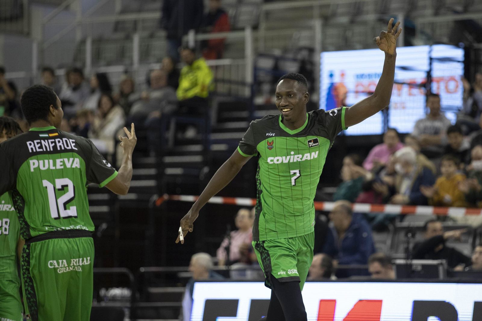 Las imágenes del primer Fénix Game del Covirán Granada