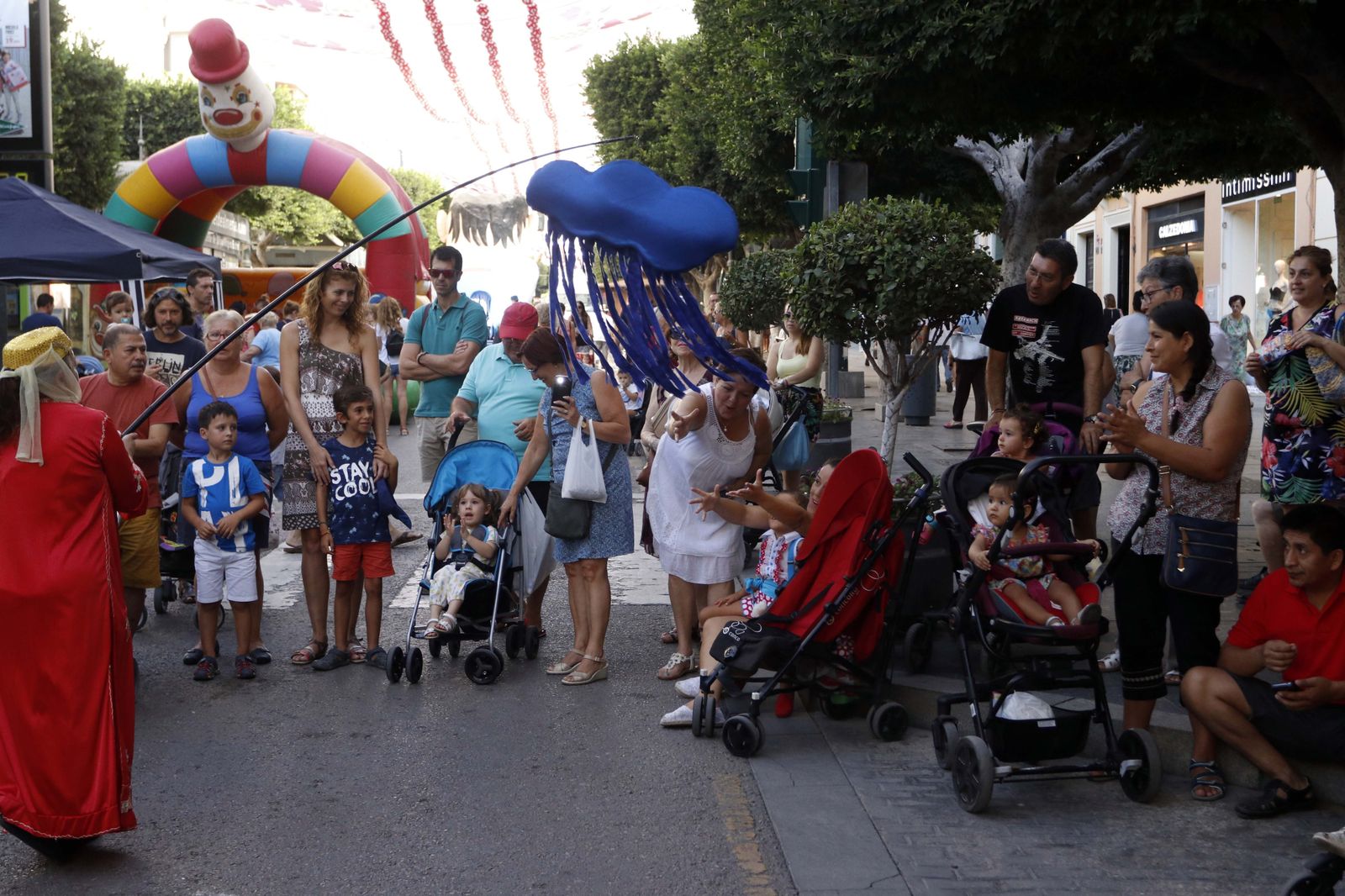 Decenas de niños asistieron con sus familias