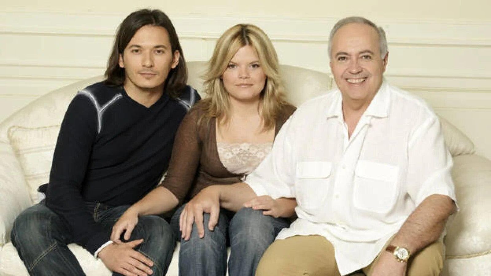 Laura Caballero junto a su hermano Alberto y su tío José Luis Moreno.