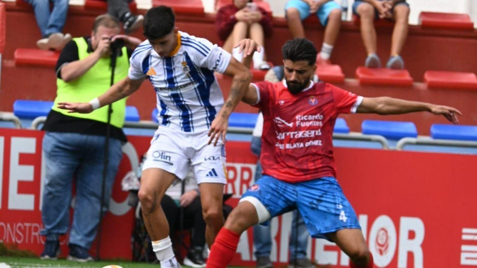 Paolo pugna con Manu Galán en la banda.