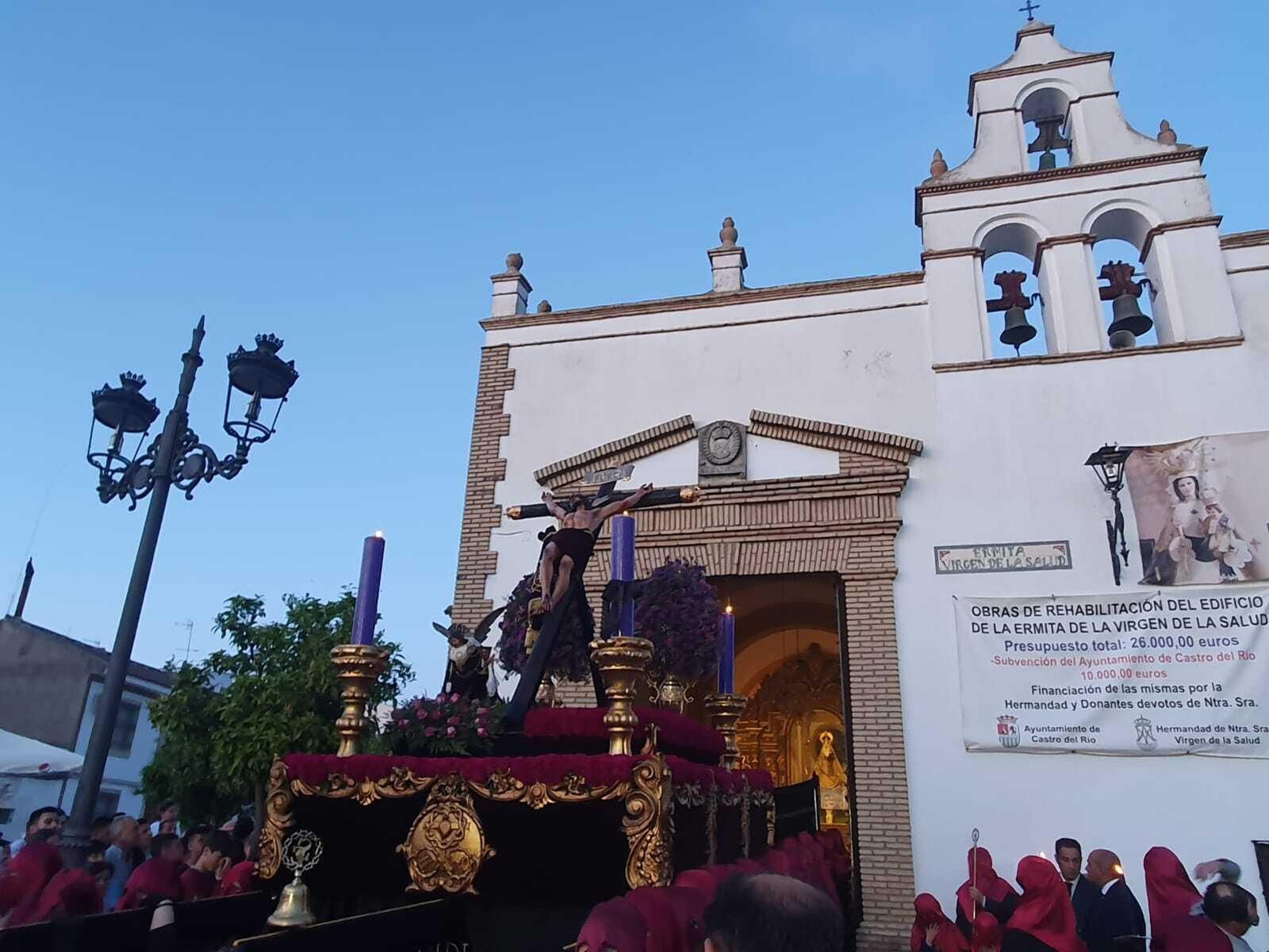 Martes Santo en Castro del Río: La procesión del Cristo de la Salud, en imágenes