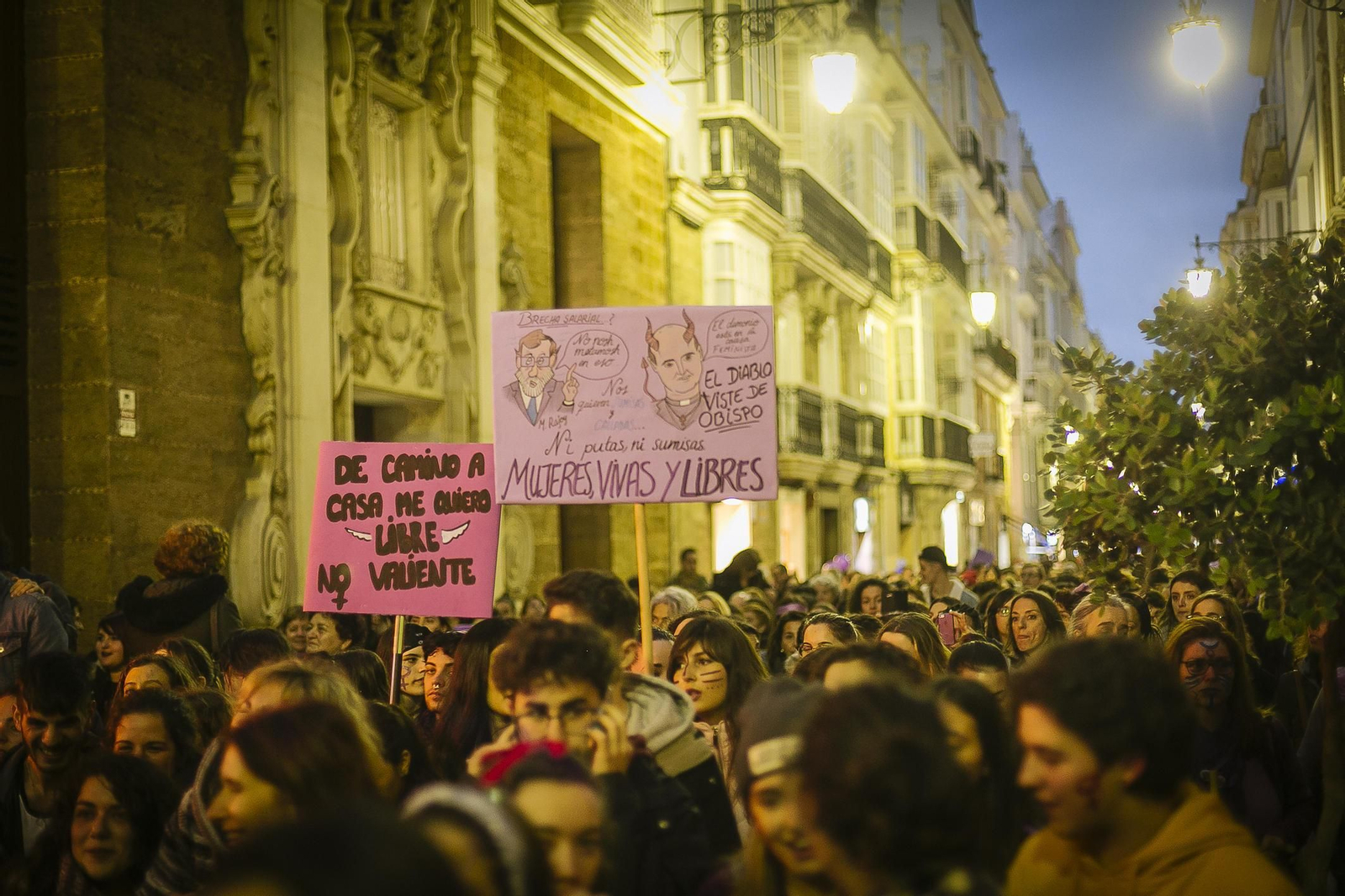Multitudinaria manifestación por el Día de la Mujer