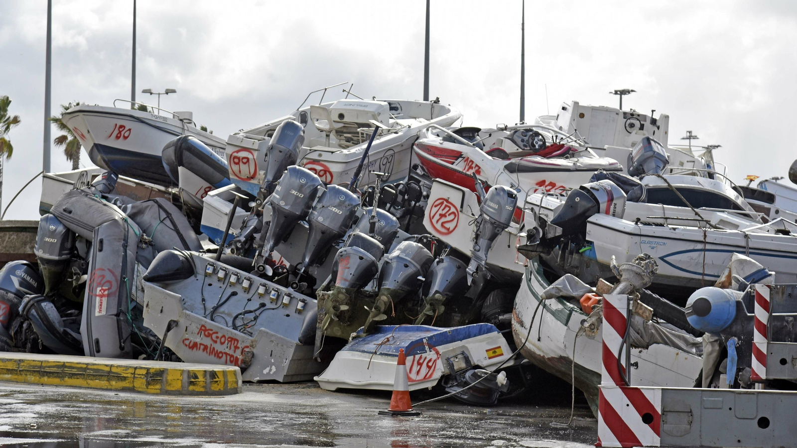 Las fotos del desalojo de las narcolanchas del servicio marítimo de la Guardia Civil