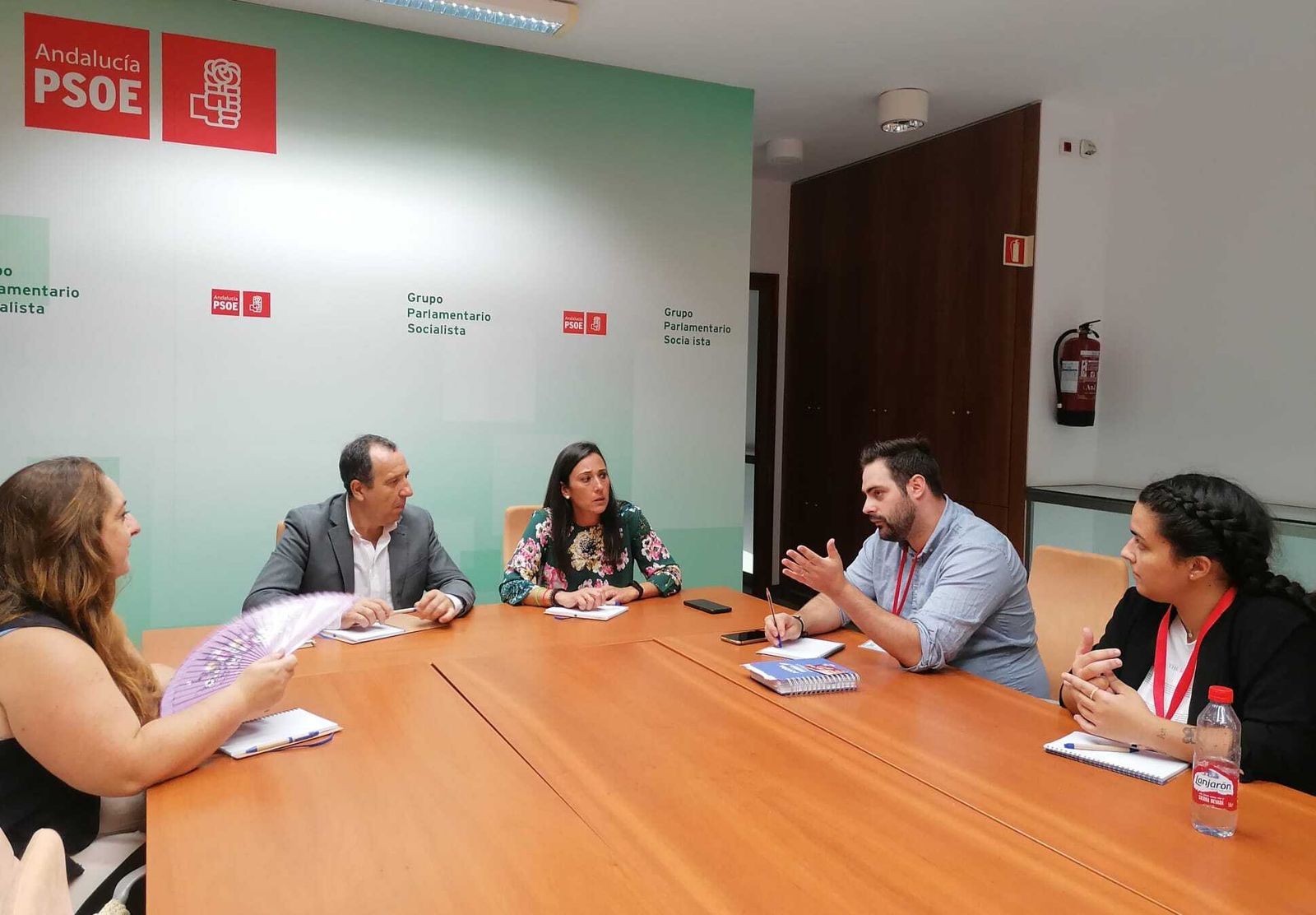 La reunión entre representantes del PSOE y Roja Directa.