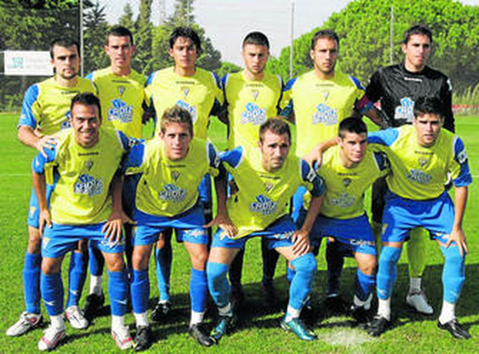Formación del Cádiz B en un partido disputado en El Rosal.