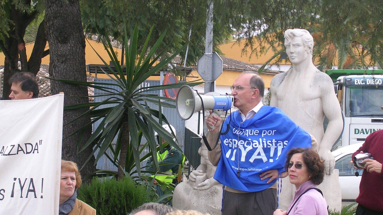 El portavoz de Especialistas Ya, el médico Antonio Rodríguez Carrión, en una de las concentraciones El portavoz de Especialistas Ya, el médico Antonio Rodríguez Carrión, en una de las concentraciones