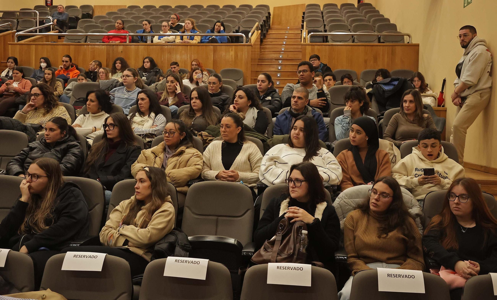 Fotos de la presentación de la película 'Tierra de Nadie' en colaboración con Coorinadora Alternativas en Algeciras
