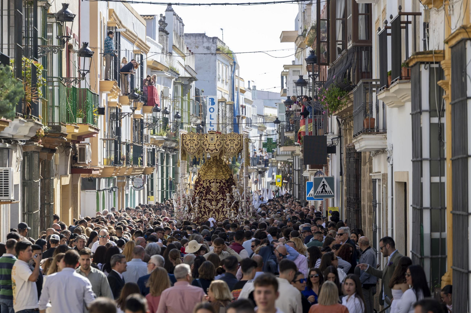 Imágenes de la salida de Flagelación en la Semana Santa de El Puerto 2025